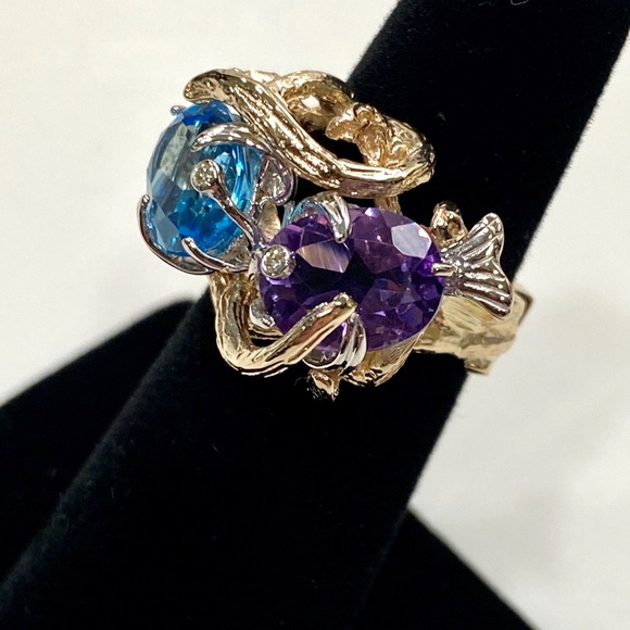 Gorgeous Blue Topaz & Amethyst Fish Ring - Picture 2 of 3